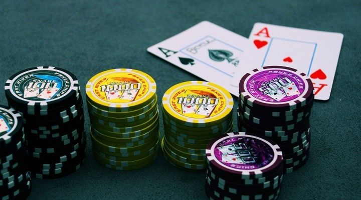 4 Beneficios de jugar póker